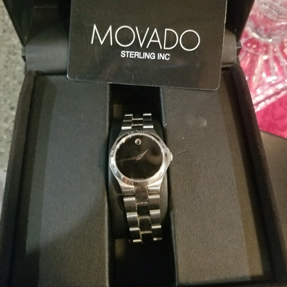 Women's movada watch - Picture 2 of 3